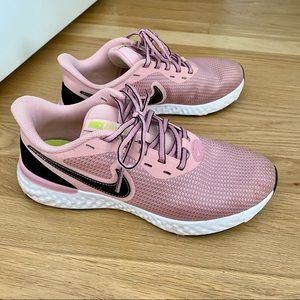 Nike Revolution 5 EXT Running Shoe, Sz. 9